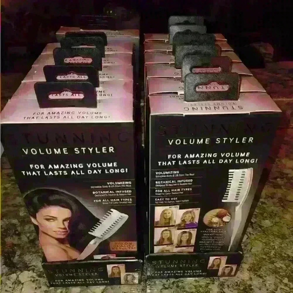 Stunning volume styler brush for amazing volume that lasts all day.nib - Picture 4 of 10